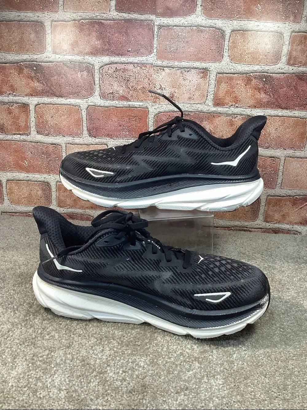 Hoka Clifton 9 women’s running shoes walking sneakers size 10.5